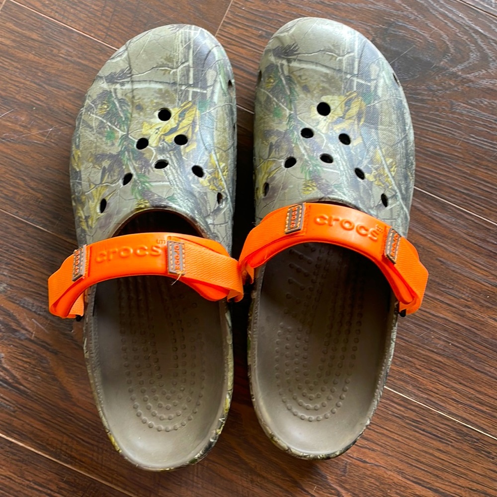 CROCS, camouflage mens size 13 adjustable velcro straps